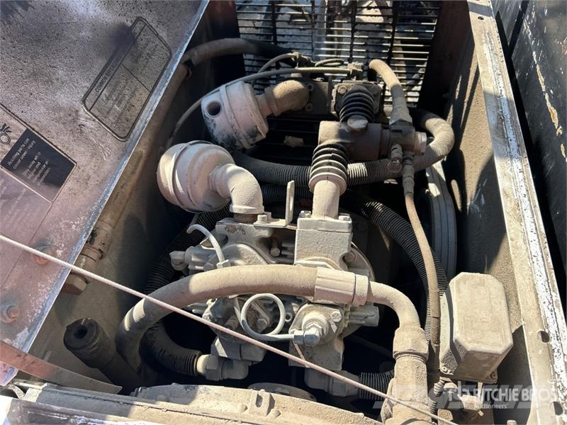  Fuel and Lube Bed معدات النقل - غير ذلك