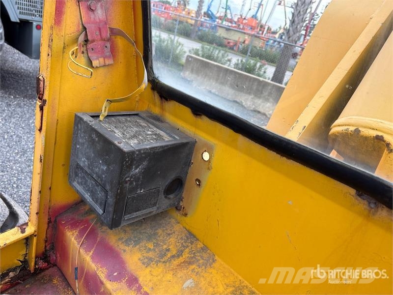 Galion 15 ton 4x4 Rough Terrain Crane (Inoperable) Avtodvigala