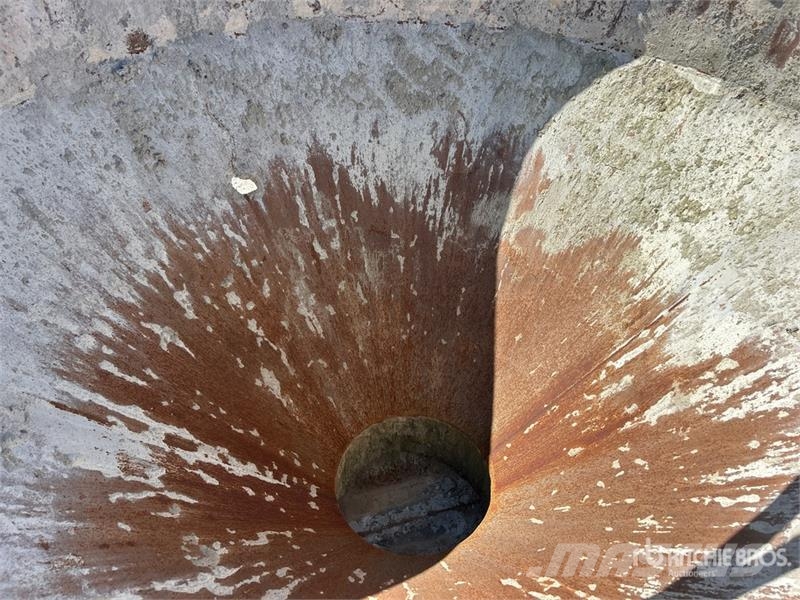 Gar-Bro 454-R 2 Yard Concrete Bucket Pripomočki za betonska dela