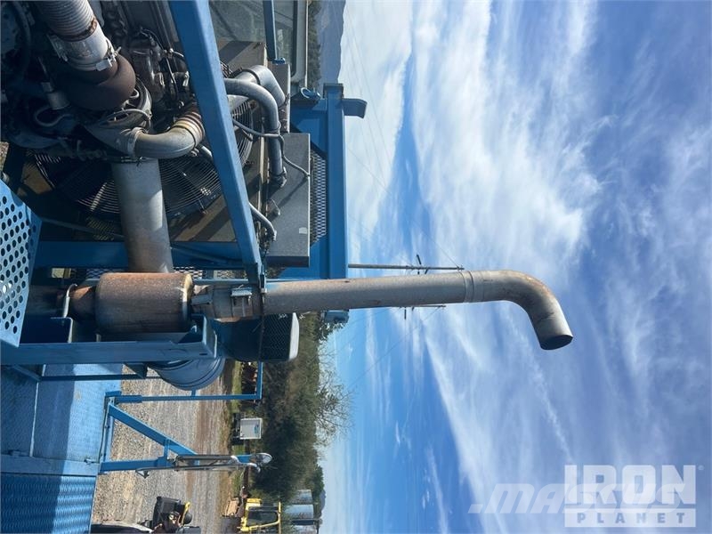  Gefco on   Speesdstar 150K 8x4 Drill Truck شاحنات المعدات  المحمولة لحفر الآبار