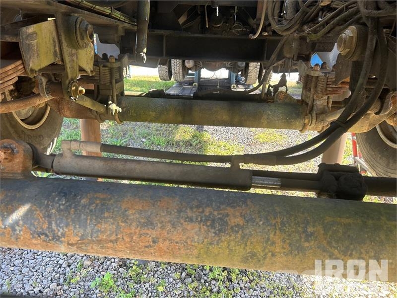  Gefco on   Speesdstar 150K 8x4 Drill Truck شاحنات المعدات  المحمولة لحفر الآبار