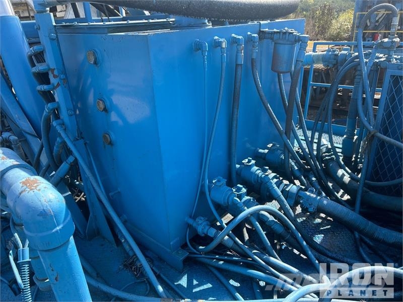  Gefco on   Speesdstar 150K 8x4 Drill Truck شاحنات المعدات  المحمولة لحفر الآبار
