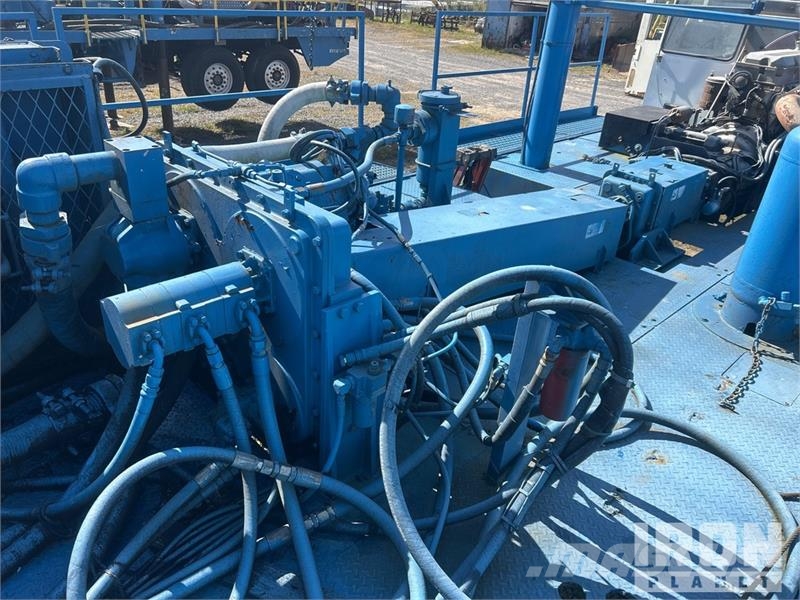  Gefco on   Speesdstar 150K 8x4 Drill Truck شاحنات المعدات  المحمولة لحفر الآبار