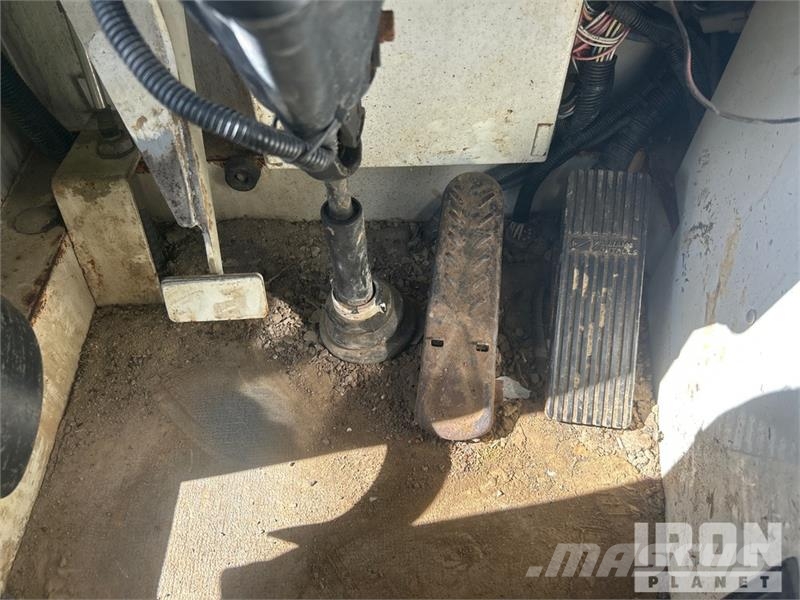  Gefco on   Speesdstar 150K 8x4 Drill Truck شاحنات المعدات  المحمولة لحفر الآبار