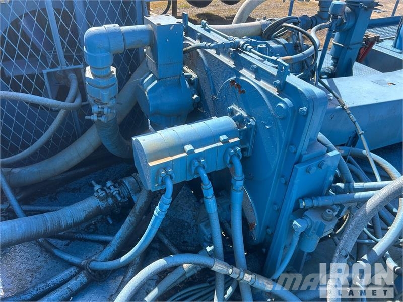  Gefco on   Speesdstar 150K 8x4 Drill Truck شاحنات المعدات  المحمولة لحفر الآبار