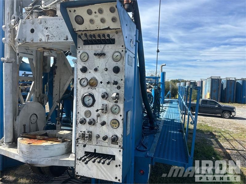  Gefco on   Speesdstar 150K 8x4 Drill Truck شاحنات المعدات  المحمولة لحفر الآبار