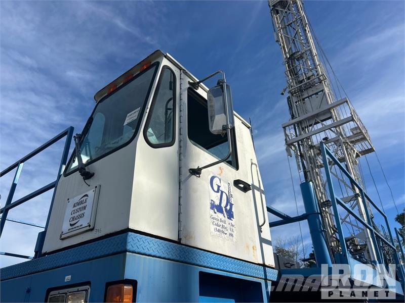  Gefco on   Speesdstar 150K 8x4 Drill Truck شاحنات المعدات  المحمولة لحفر الآبار