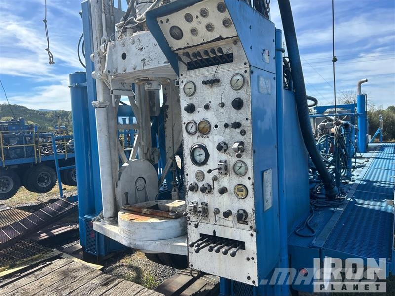  Gefco on   Speesdstar 150K 8x4 Drill Truck شاحنات المعدات  المحمولة لحفر الآبار
