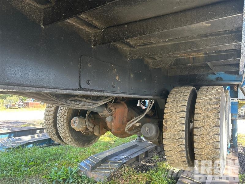  Gefco on   Speesdstar 150K 8x4 Drill Truck شاحنات المعدات  المحمولة لحفر الآبار