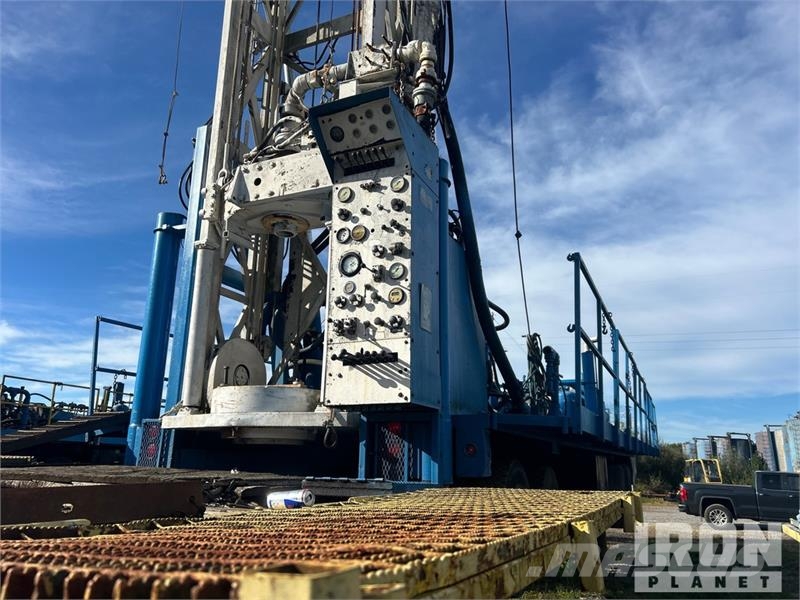  Gefco on   Speesdstar 150K 8x4 Drill Truck شاحنات المعدات  المحمولة لحفر الآبار