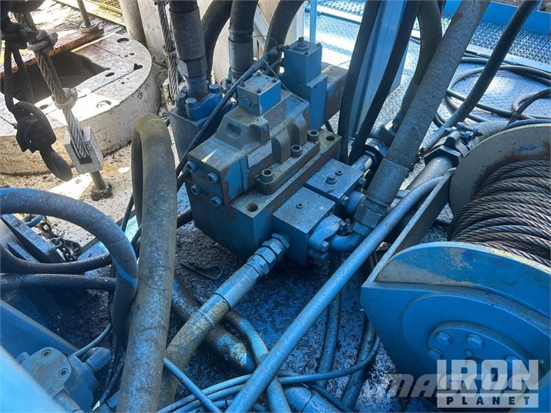  Gefco on   Speesdstar 150K 8x4 Drill Truck شاحنات المعدات  المحمولة لحفر الآبار