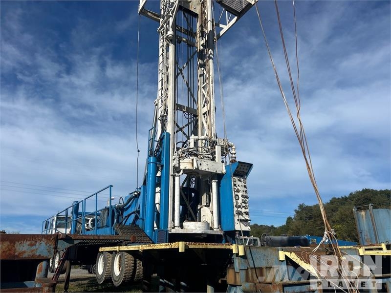  Gefco on   Speesdstar 150K 8x4 Drill Truck شاحنات المعدات  المحمولة لحفر الآبار