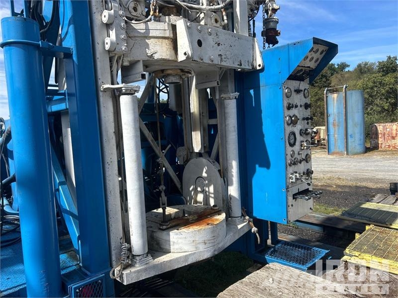  Gefco on   Speesdstar 150K 8x4 Drill Truck شاحنات المعدات  المحمولة لحفر الآبار