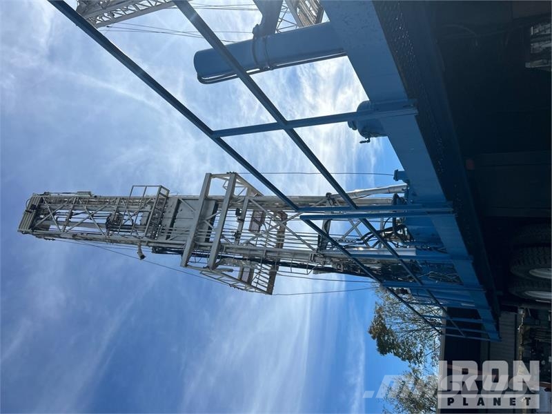  Gefco on   Speesdstar 150K 8x4 Drill Truck شاحنات المعدات  المحمولة لحفر الآبار