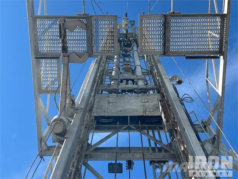  Gefco on   Speesdstar 150K 8x4 Drill Truck شاحنات المعدات  المحمولة لحفر الآبار