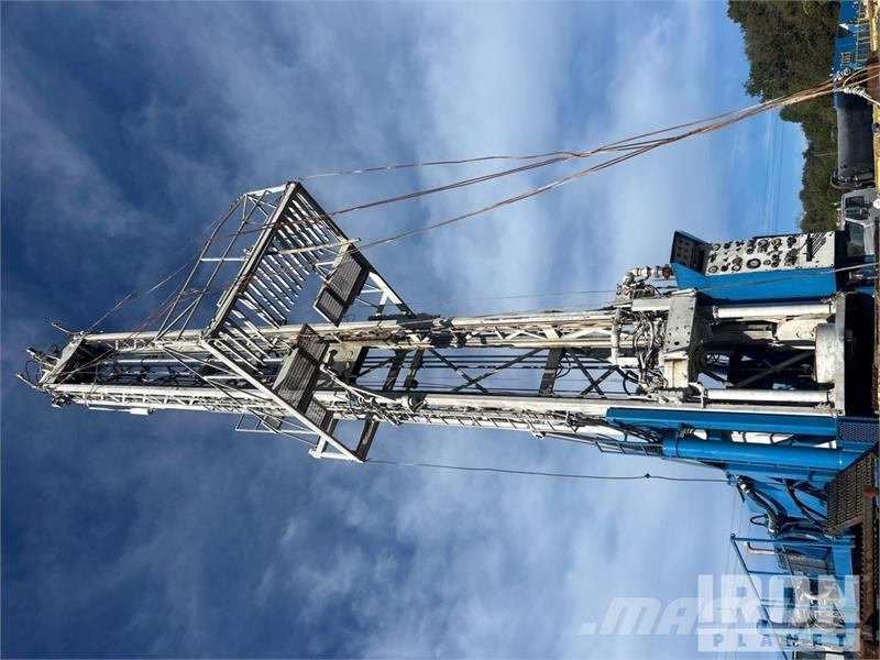  Gefco on   Speesdstar 150K 8x4 Drill Truck شاحنات المعدات  المحمولة لحفر الآبار