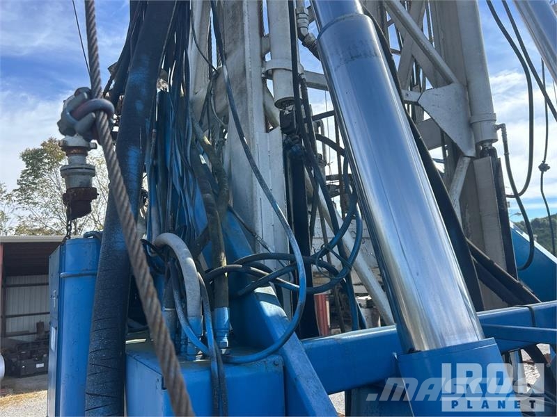  Gefco on   Speesdstar 150K 8x4 Drill Truck شاحنات المعدات  المحمولة لحفر الآبار