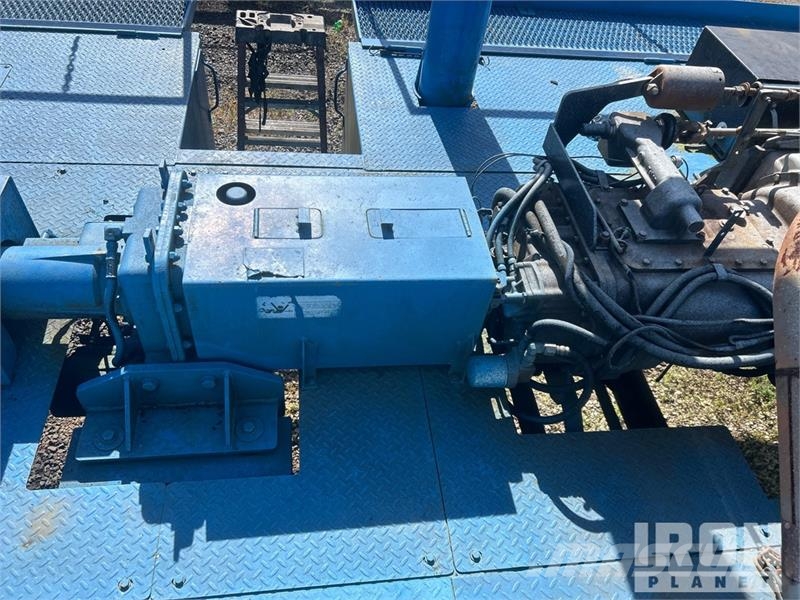  Gefco on   Speesdstar 150K 8x4 Drill Truck شاحنات المعدات  المحمولة لحفر الآبار