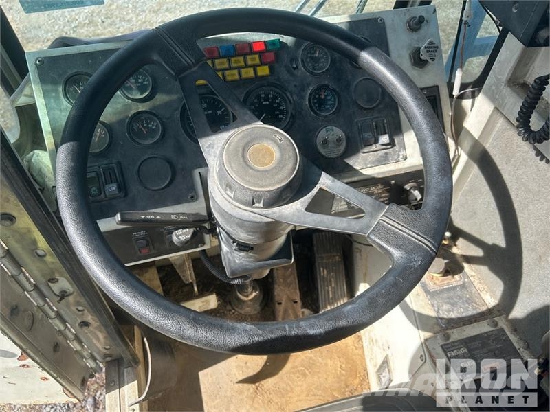  Gefco on   Speesdstar 150K 8x4 Drill Truck شاحنات المعدات  المحمولة لحفر الآبار