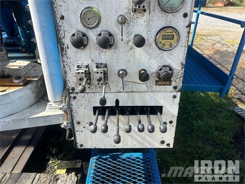  Gefco on   Speesdstar 150K 8x4 Drill Truck شاحنات المعدات  المحمولة لحفر الآبار