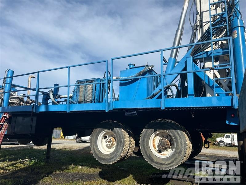  Gefco on   Speesdstar 150K 8x4 Drill Truck شاحنات المعدات  المحمولة لحفر الآبار
