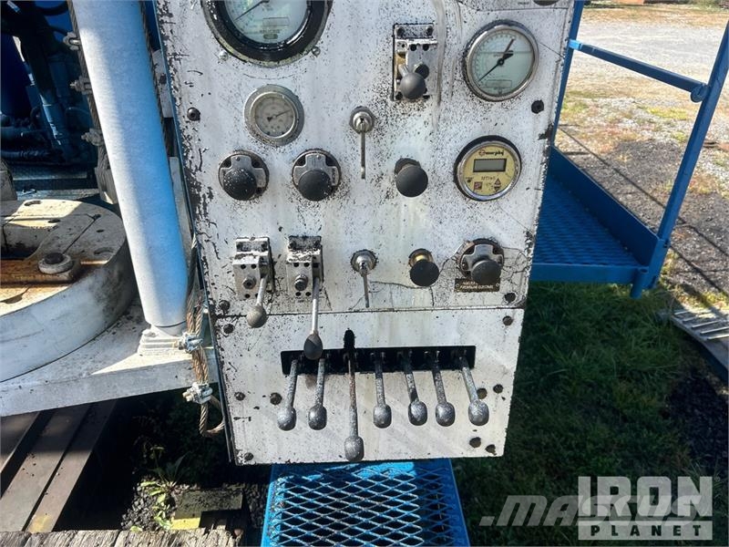  Gefco on   Speesdstar 150K 8x4 Drill Truck شاحنات المعدات  المحمولة لحفر الآبار
