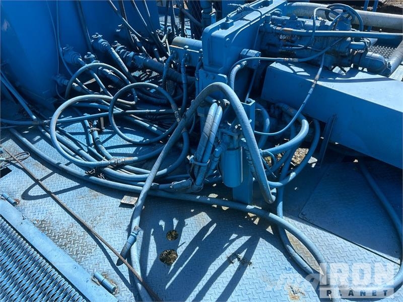  Gefco on   Speesdstar 150K 8x4 Drill Truck شاحنات المعدات  المحمولة لحفر الآبار