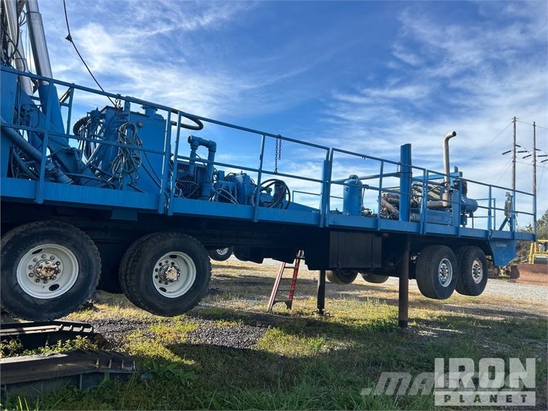  Gefco on   Speesdstar 150K 8x4 Drill Truck شاحنات المعدات  المحمولة لحفر الآبار