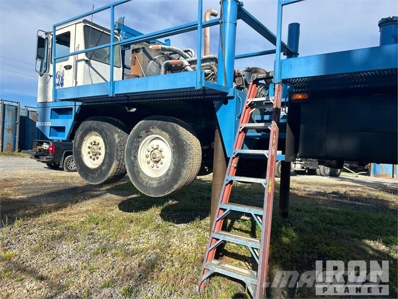  Gefco on   Speesdstar 150K 8x4 Drill Truck شاحنات المعدات  المحمولة لحفر الآبار