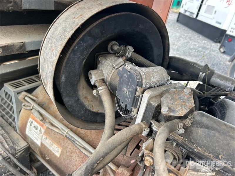 Generac QT05030ANSN 50 kW Skid-Mounted Generator Set Generadores diésel
