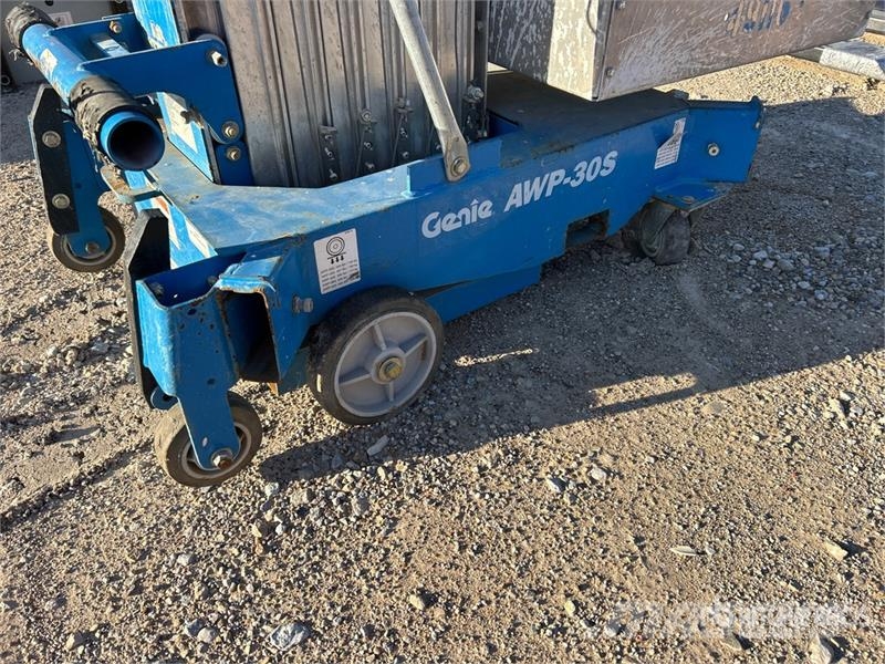 Genie AWP-30S Vertical Mast Lift Jarbolne penjajuće platforme