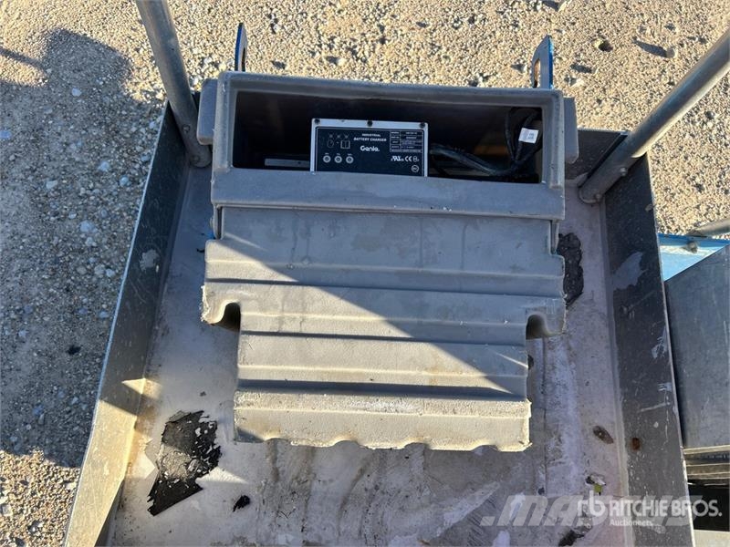 Genie AWP-30S Vertical Mast Lift Jarbolne penjajuće platforme