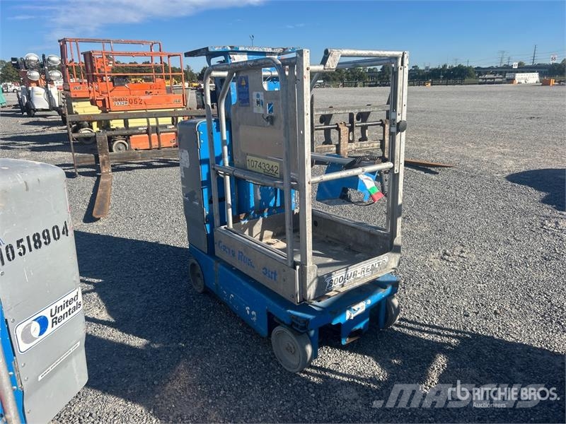 Genie GR-12 Vertical Mast Lift 垂直升降工作台