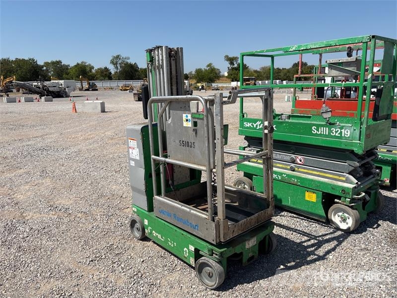 Genie GR-20 Vertical Mast Lift Used Personnel lifts and access elevators
