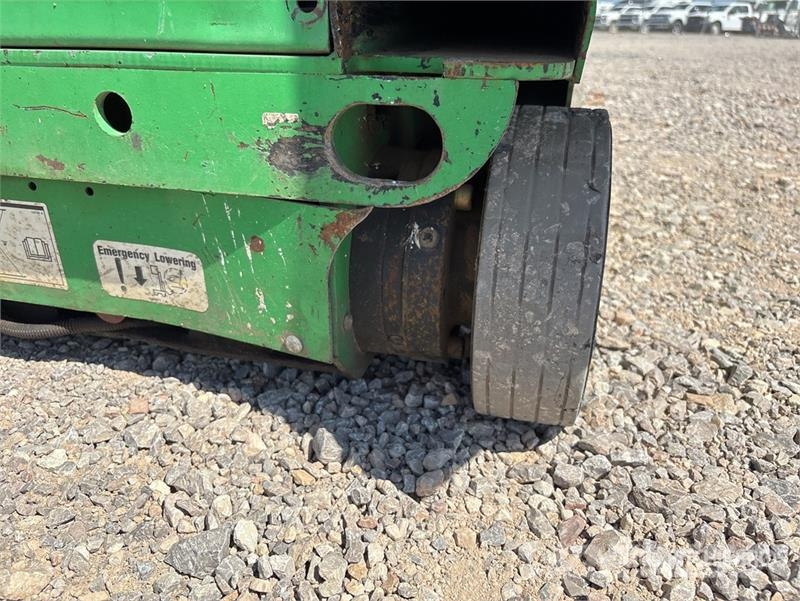 Genie GR-20 Vertical Mast Lift Used Personnel lifts and access elevators