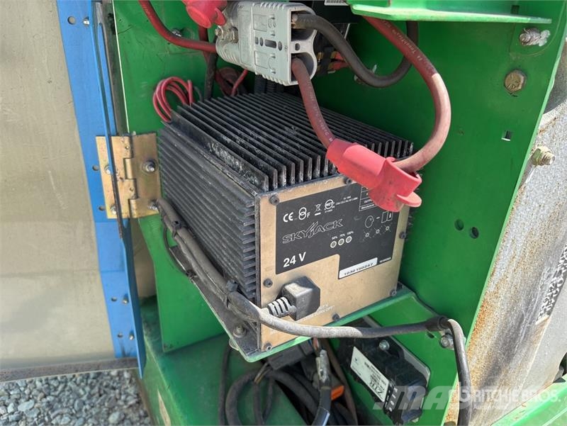 Genie GR-20 Vertical Mast Lift Used Personnel lifts and access elevators