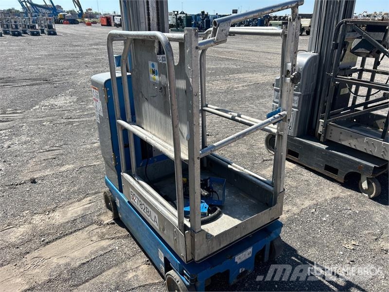Genie GR20 Vertical Mast Lift Sollevatori verticali
