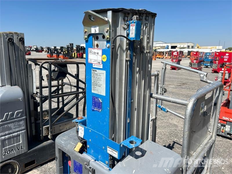 Genie GR20 Vertical Mast Lift Sollevatori verticali