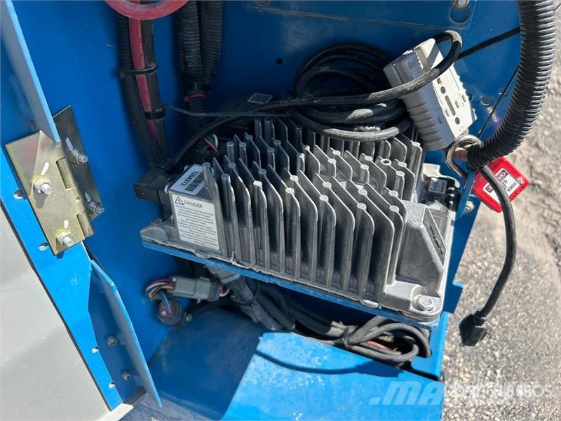 Genie GR20 Vertical Mast Lift Sollevatori verticali
