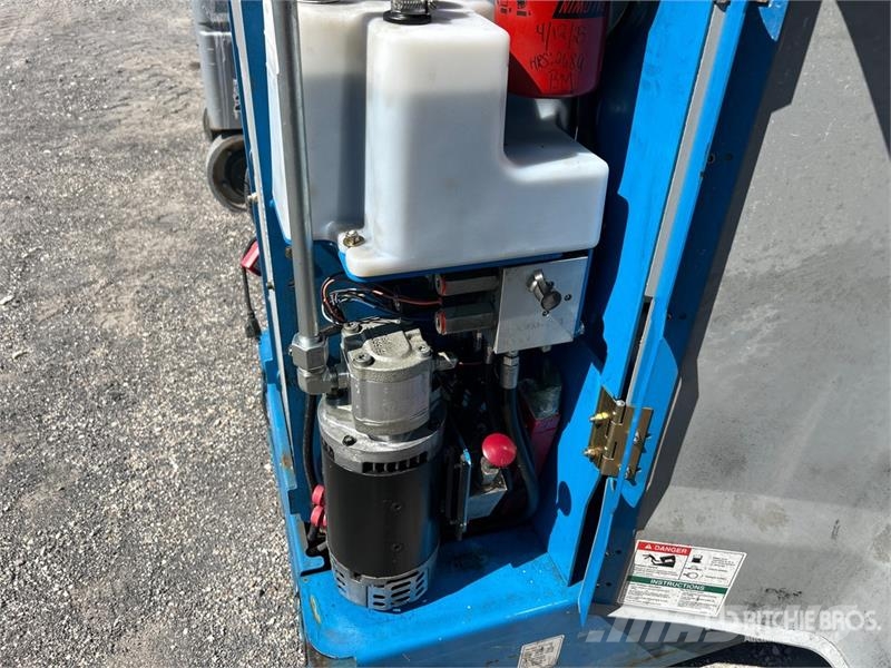 Genie GR20 Vertical Mast Lift Sollevatori verticali