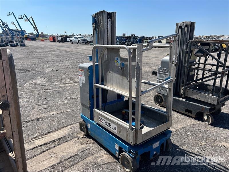 Genie GR20 Vertical Mast Lift Sollevatori verticali