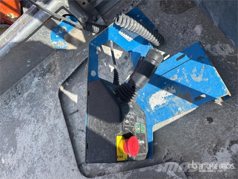 Genie GR20 Vertical Mast Lift Sollevatori verticali