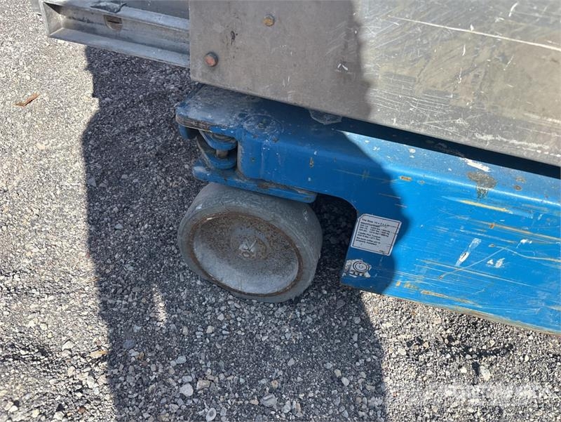 Genie GR20 Vertical Mast Lift Sollevatori verticali
