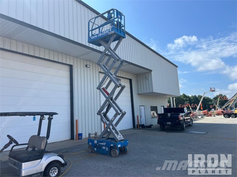 Genie GS-1930 Electric Scissor Lift シザースリフト