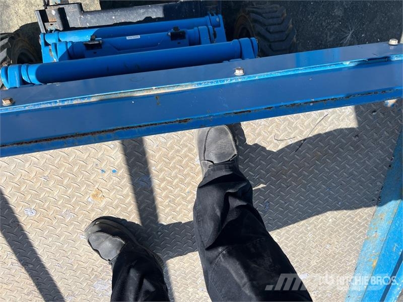 Genie GS-4390 Škarjaste dvižne ploščadi