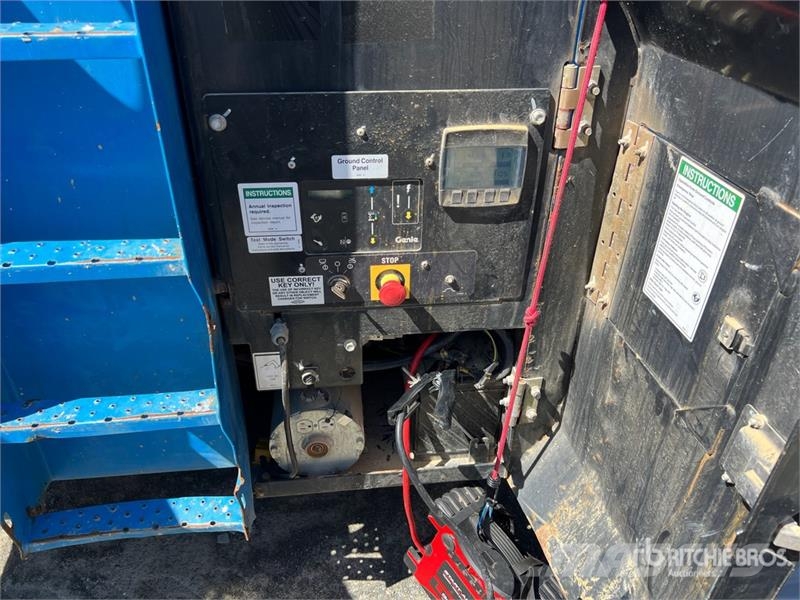 Genie GS-4390 Škarjaste dvižne ploščadi