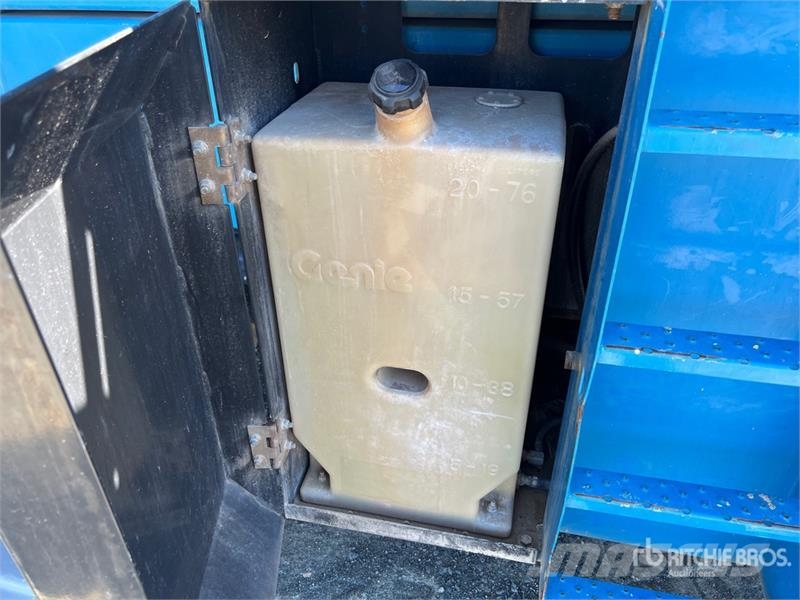 Genie GS-4390 Škarjaste dvižne ploščadi
