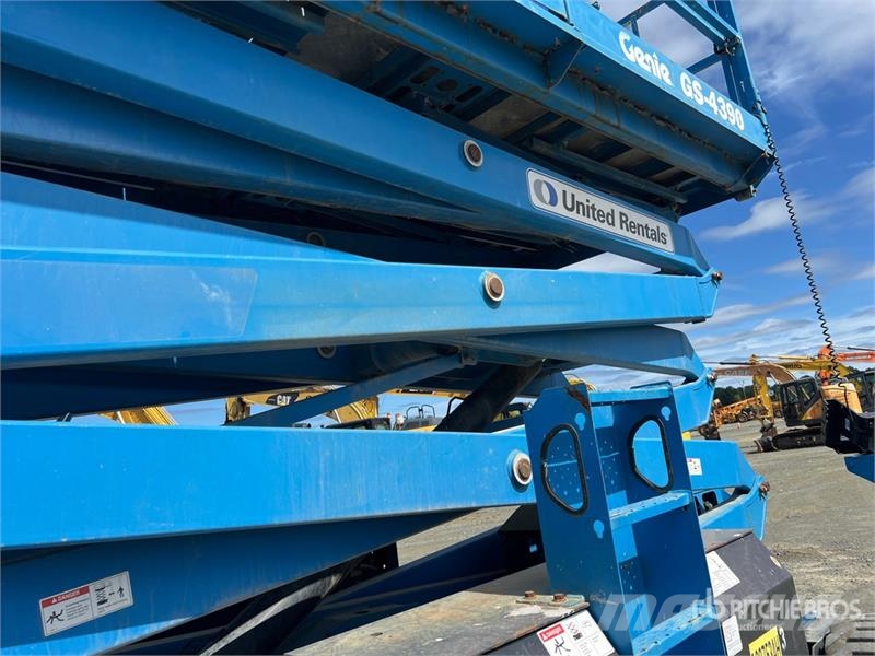 Genie GS-4390 Škarjaste dvižne ploščadi