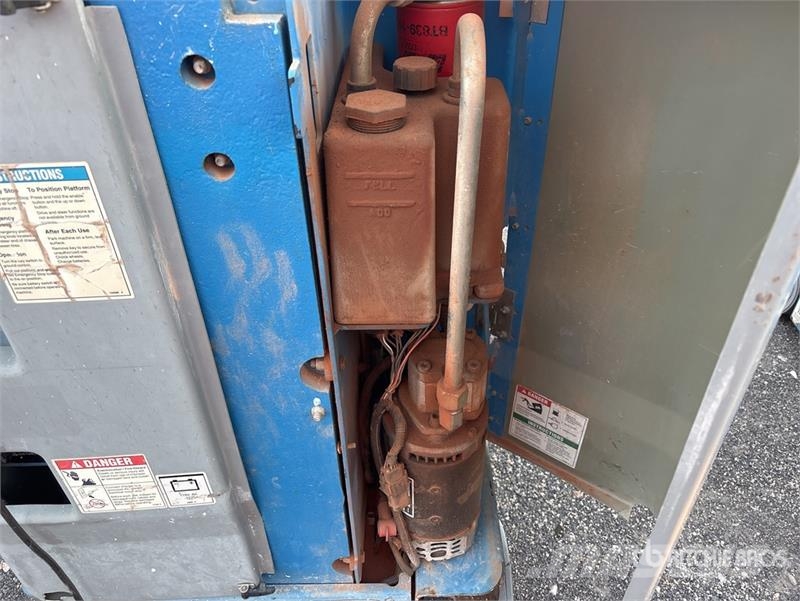 Genie GS2632 Vertical Mast Lift Used Personnel lifts and access elevators