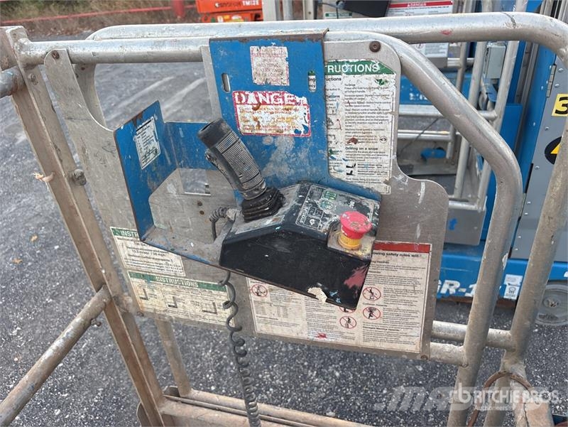 Genie GS2632 Vertical Mast Lift Used Personnel lifts and access elevators